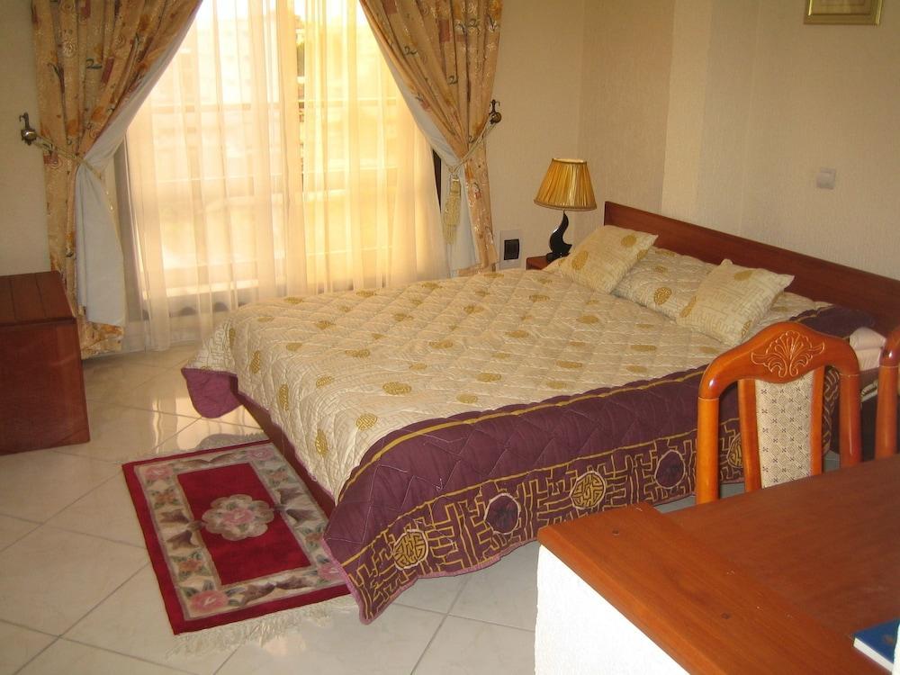 Hotel Serena Palace دوالا المظهر الخارجي الصورة